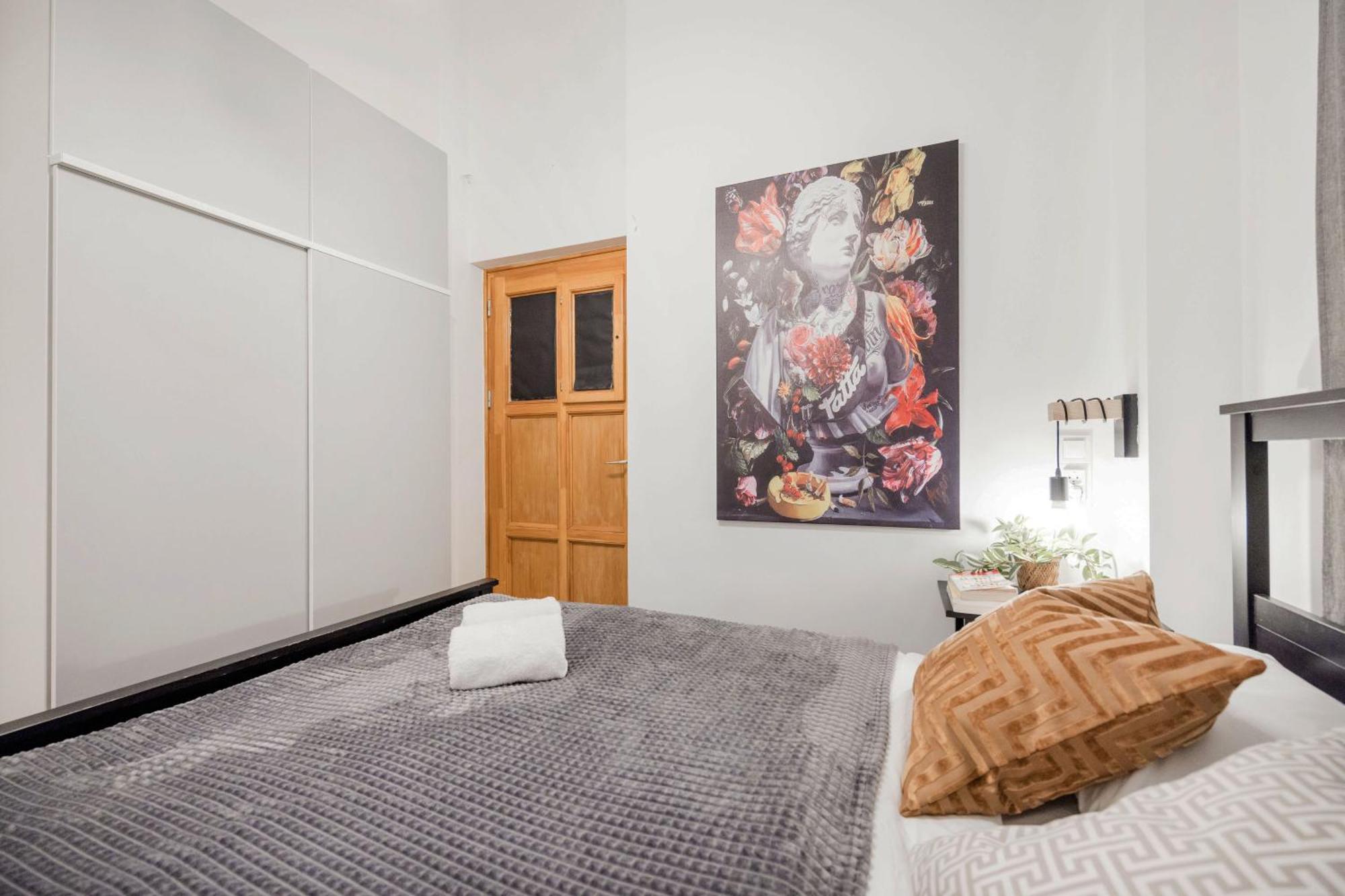 Wellness Wonderland: Garden, Sauna, Jacuzzi In Cbd Budapest Exterior photo